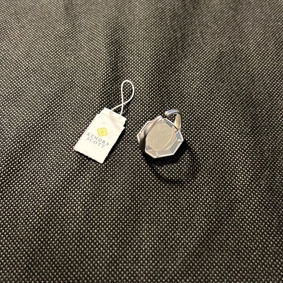 KENDRA SCOTT “DAVIS” COCKTAIL RING - Picture 3 of 7